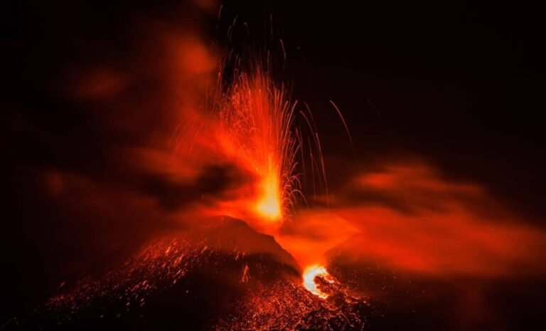 Scientists Finally Figured Out Why the Same Volcano Can Erupt in Two Completely Different Ways