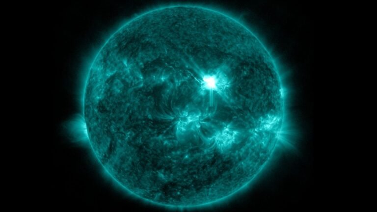 Powerful X-class solar flare triggers radio blackouts across North America